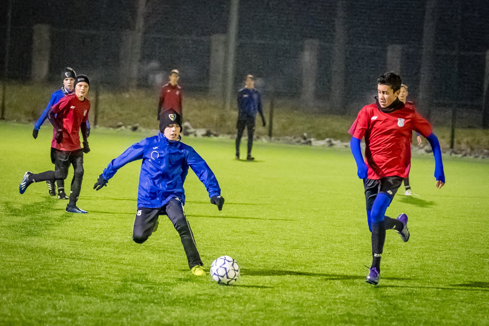 cenny-sparing-ze-starszymi-rywalami-94401