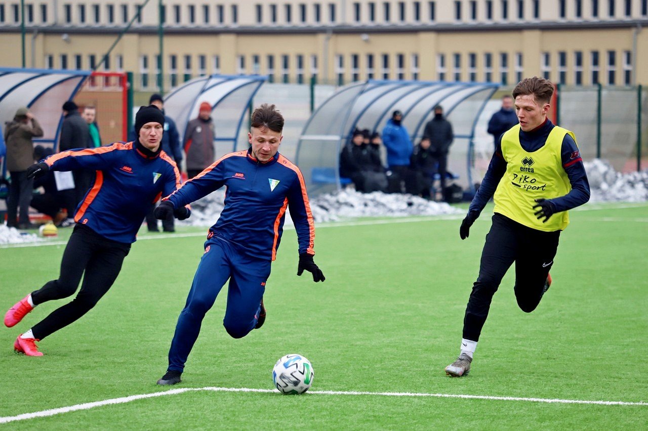 lotnik-sparowa-z-silnym-rywalem-94430
