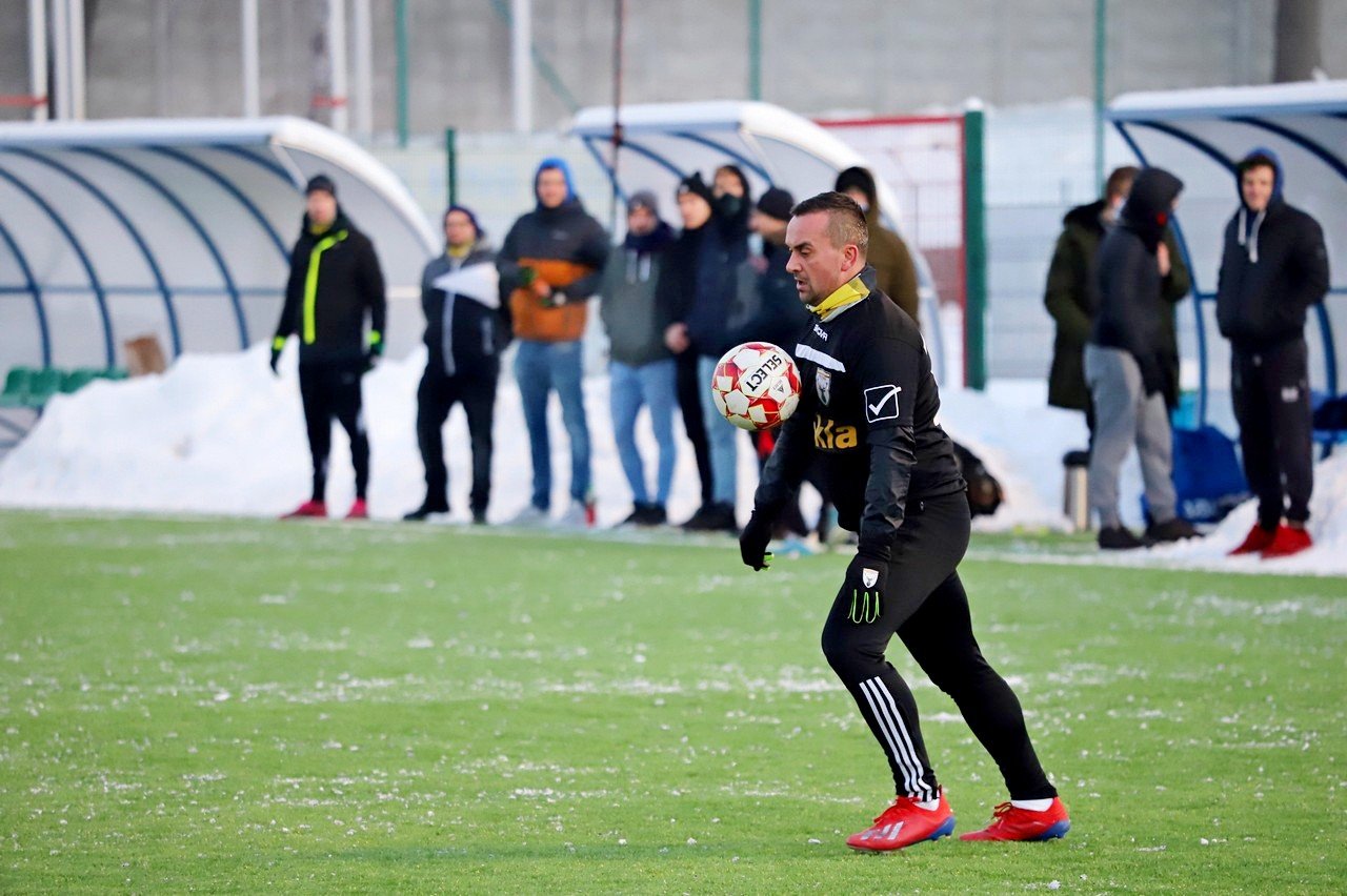 victorii-jelenia-gora-pokonaa-zespo-z-okregowki-94805