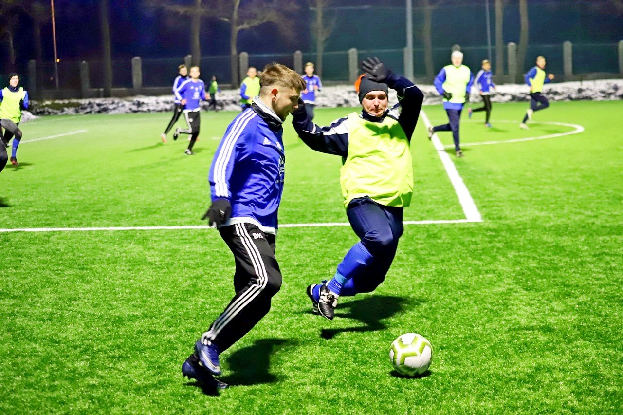 juniorzy-starsi-ograli-kolejny-zespo-seniorow-94858