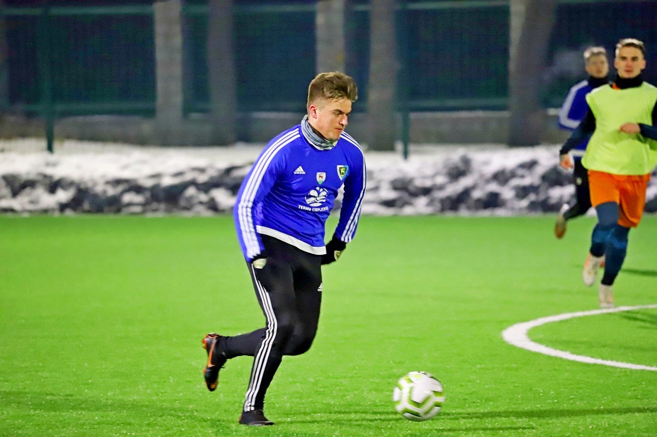 juniorzy-starsi-ograli-kolejny-zespo-seniorow-94858