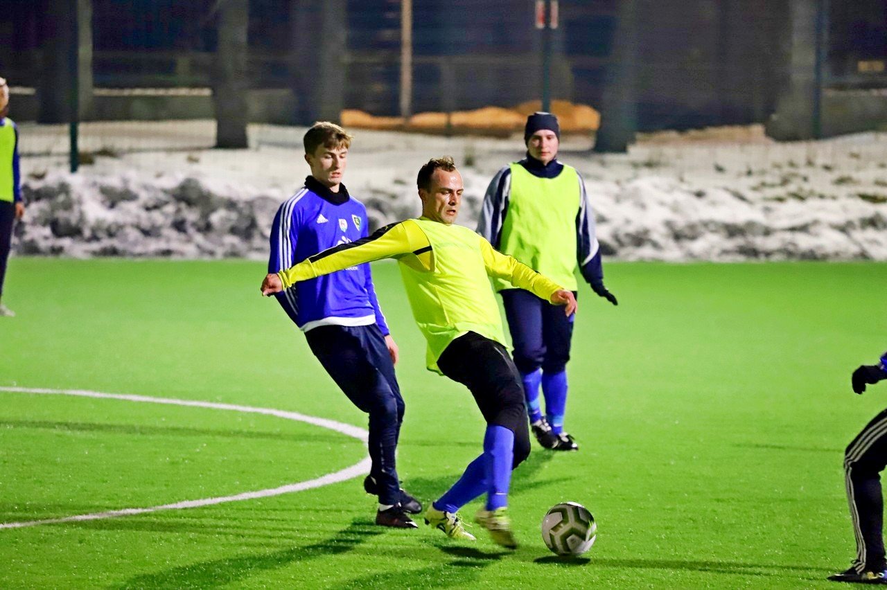 juniorzy-starsi-ograli-kolejny-zespo-seniorow-94858