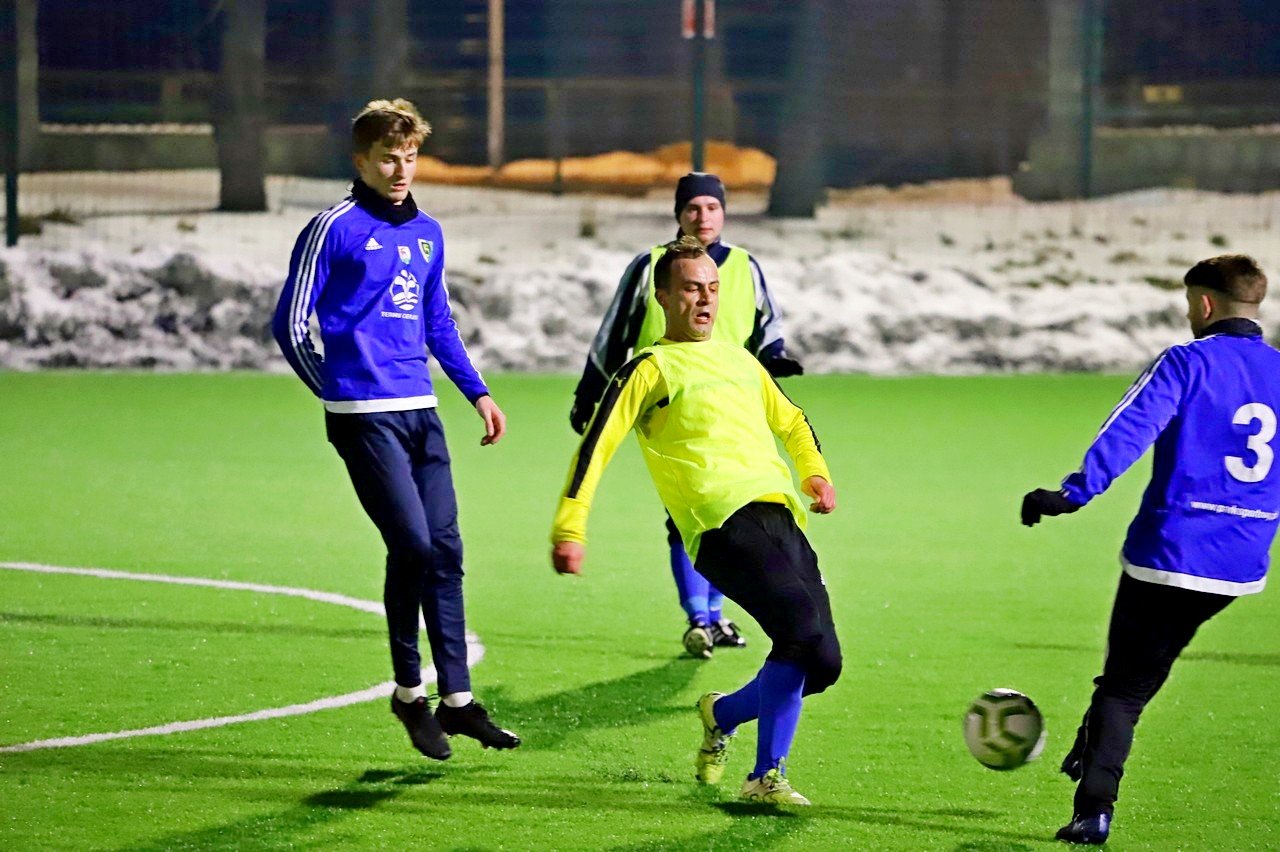 juniorzy-starsi-ograli-kolejny-zespo-seniorow-94858