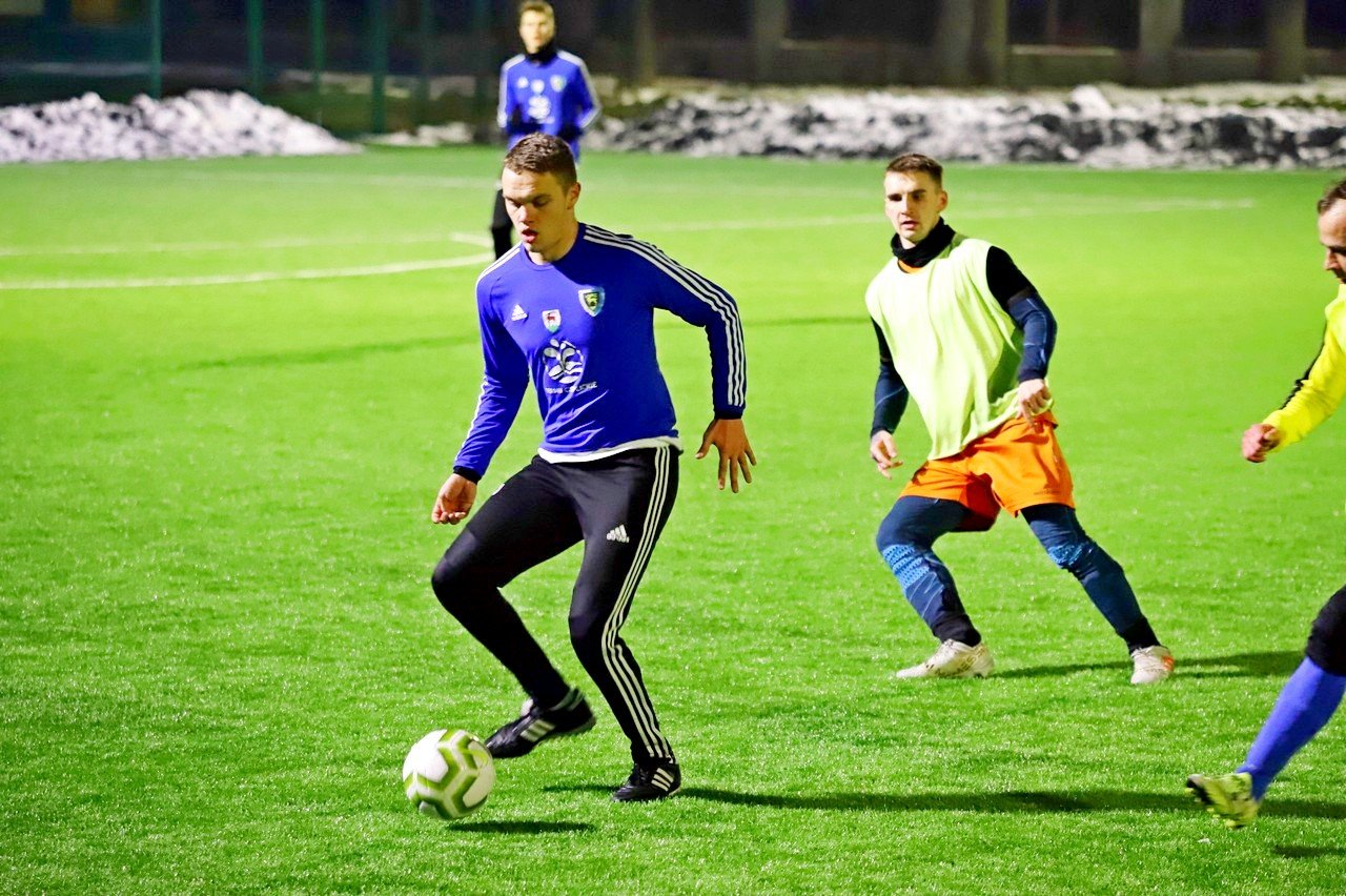 juniorzy-starsi-ograli-kolejny-zespo-seniorow-94858
