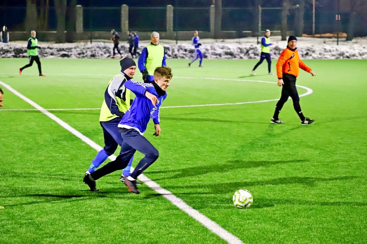 juniorzy-starsi-ograli-kolejny-zespo-seniorow-94858