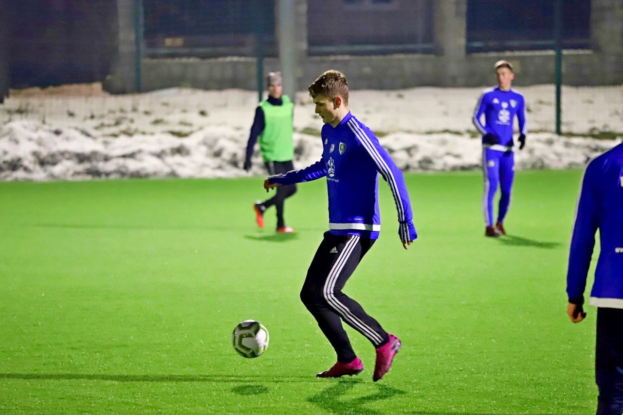 juniorzy-starsi-ograli-kolejny-zespo-seniorow-94858