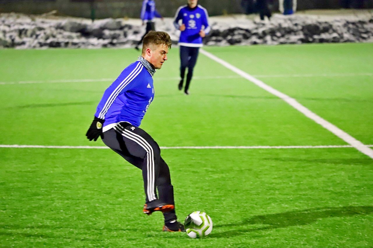 juniorzy-starsi-ograli-kolejny-zespo-seniorow-94858