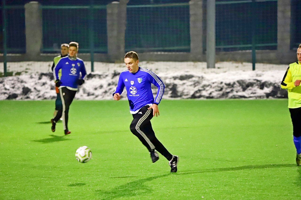 juniorzy-starsi-ograli-kolejny-zespo-seniorow-94858