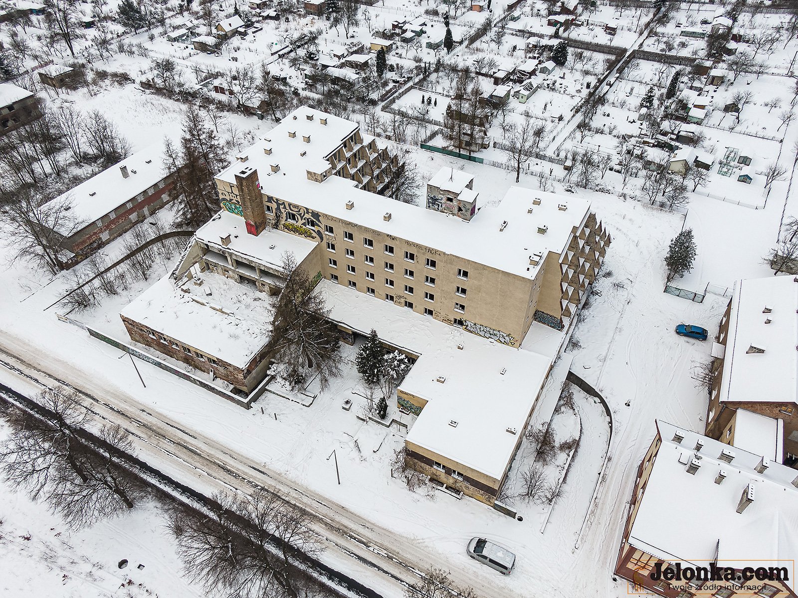 z-hotelu-zostaa-ruina-94881