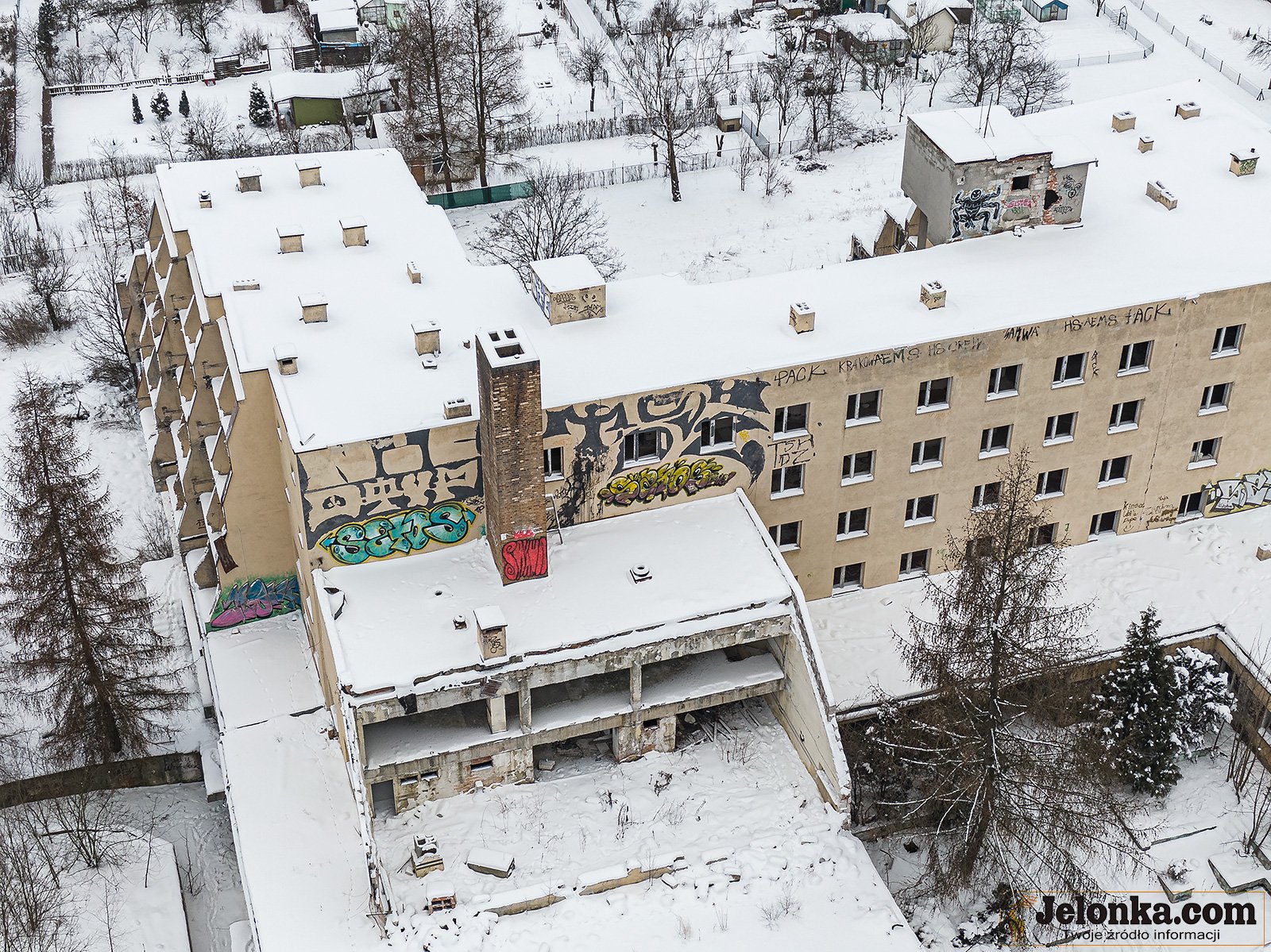 z-hotelu-zostaa-ruina-94881