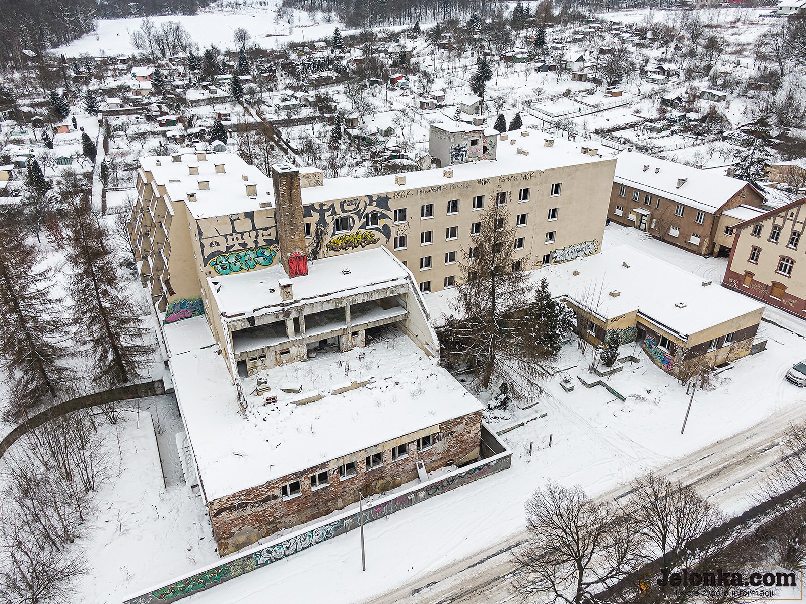 z-hotelu-zostaa-ruina-94881