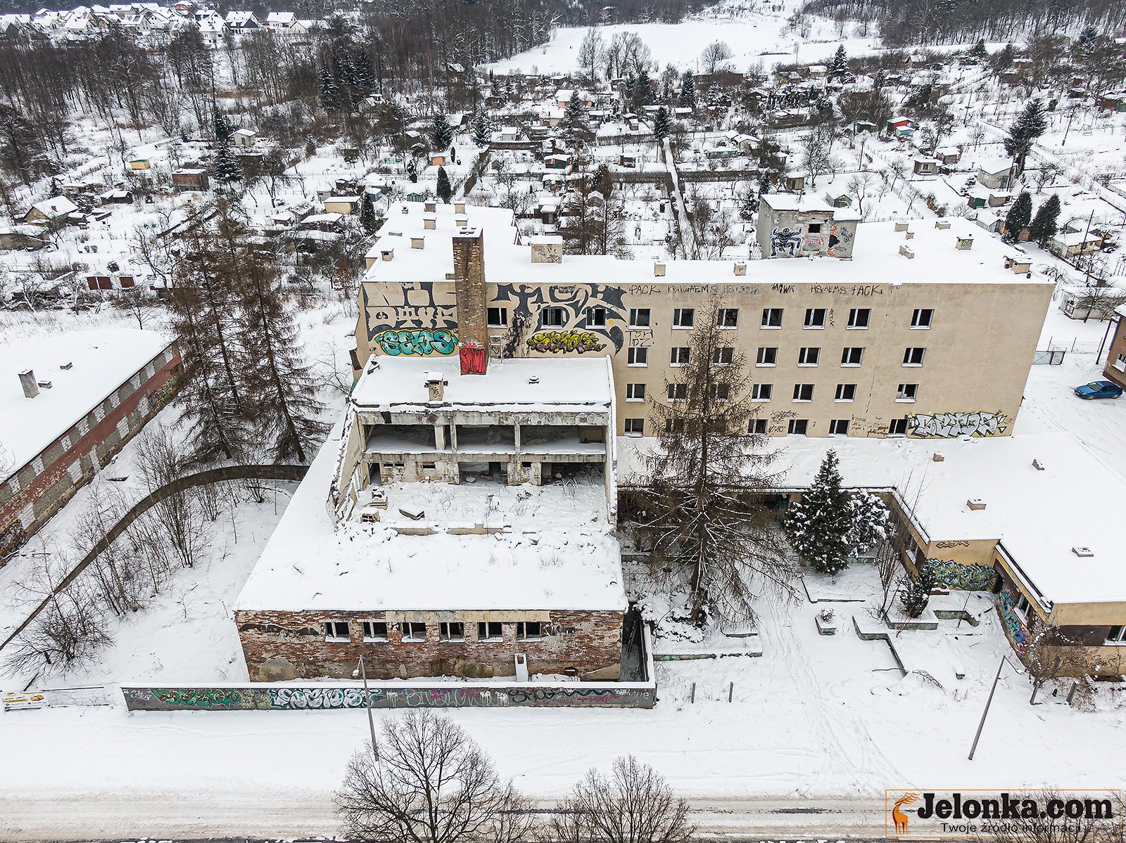 z-hotelu-zostaa-ruina-94881