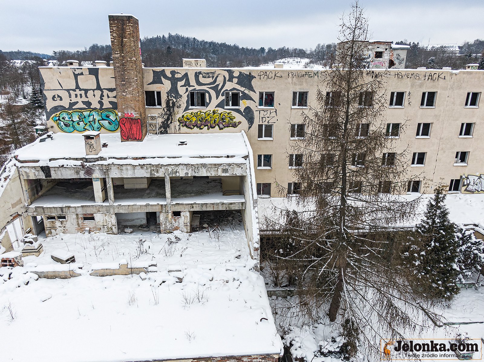 z-hotelu-zostaa-ruina-94881