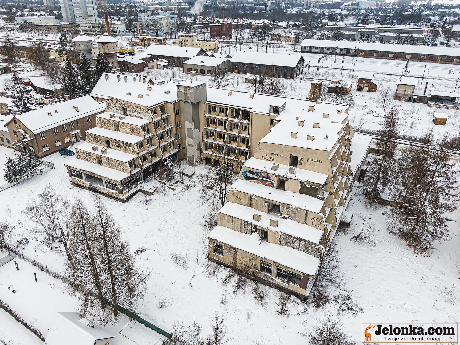 z-hotelu-zostaa-ruina-94881