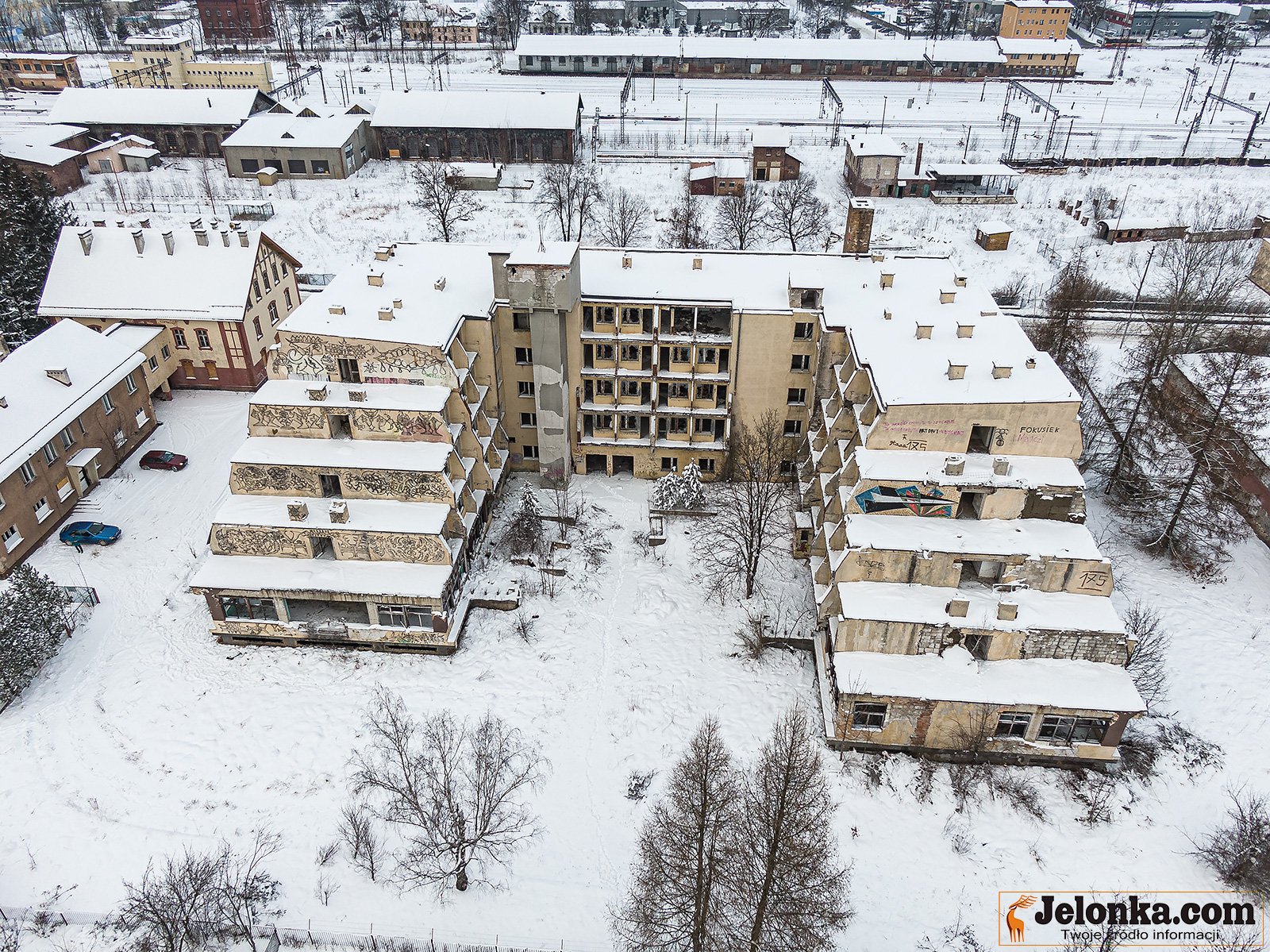 z-hotelu-zostaa-ruina-94881