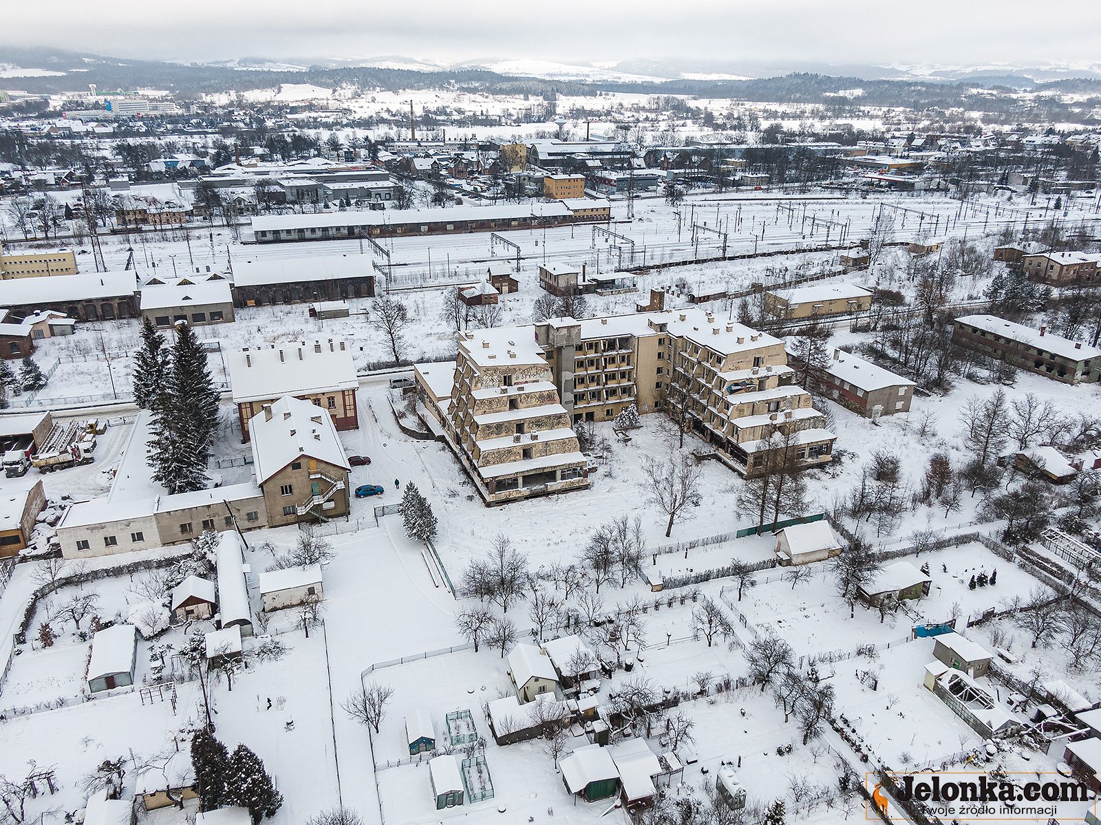 z-hotelu-zostaa-ruina-94881