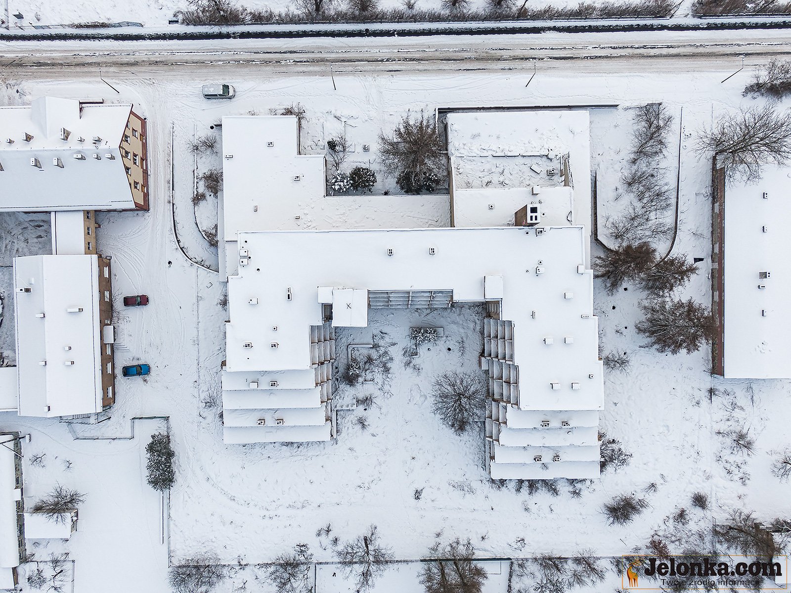 z-hotelu-zostaa-ruina-94881