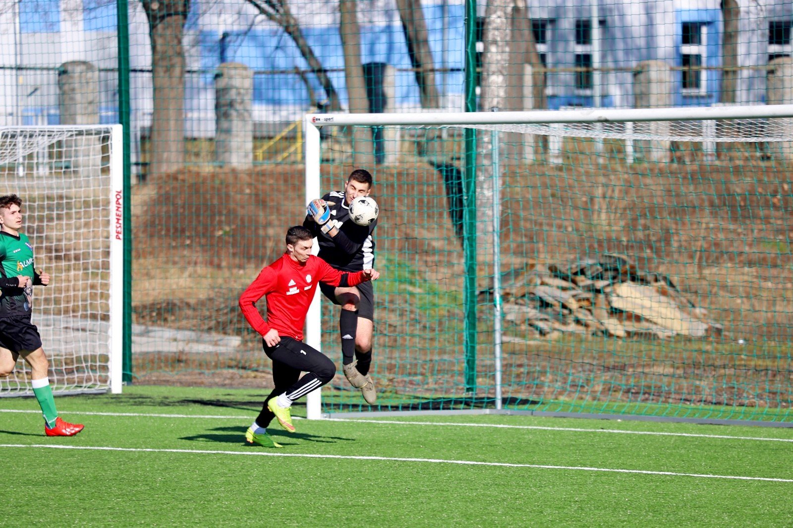 pub-gol-zmierzy-sie-z-bobrem-95086