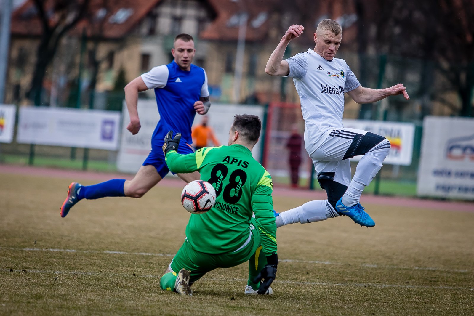 iv-liga-apis-rozbity-95330