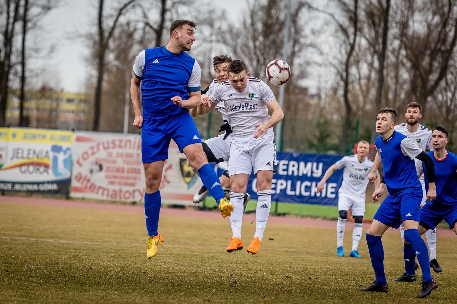 iv-liga-apis-rozbity-95330