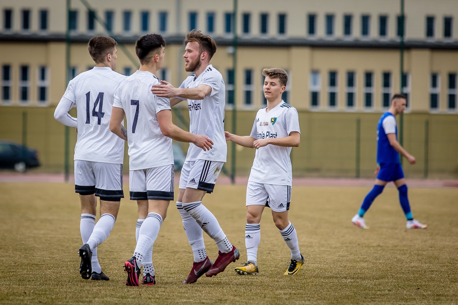 iv-liga-apis-rozbity-95330