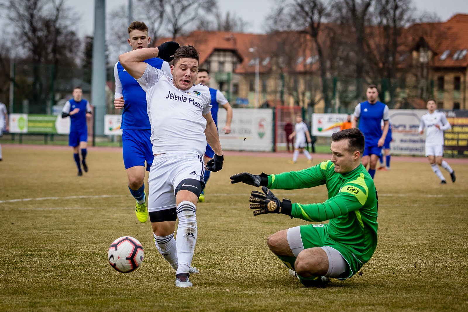 iv-liga-apis-rozbity-95330