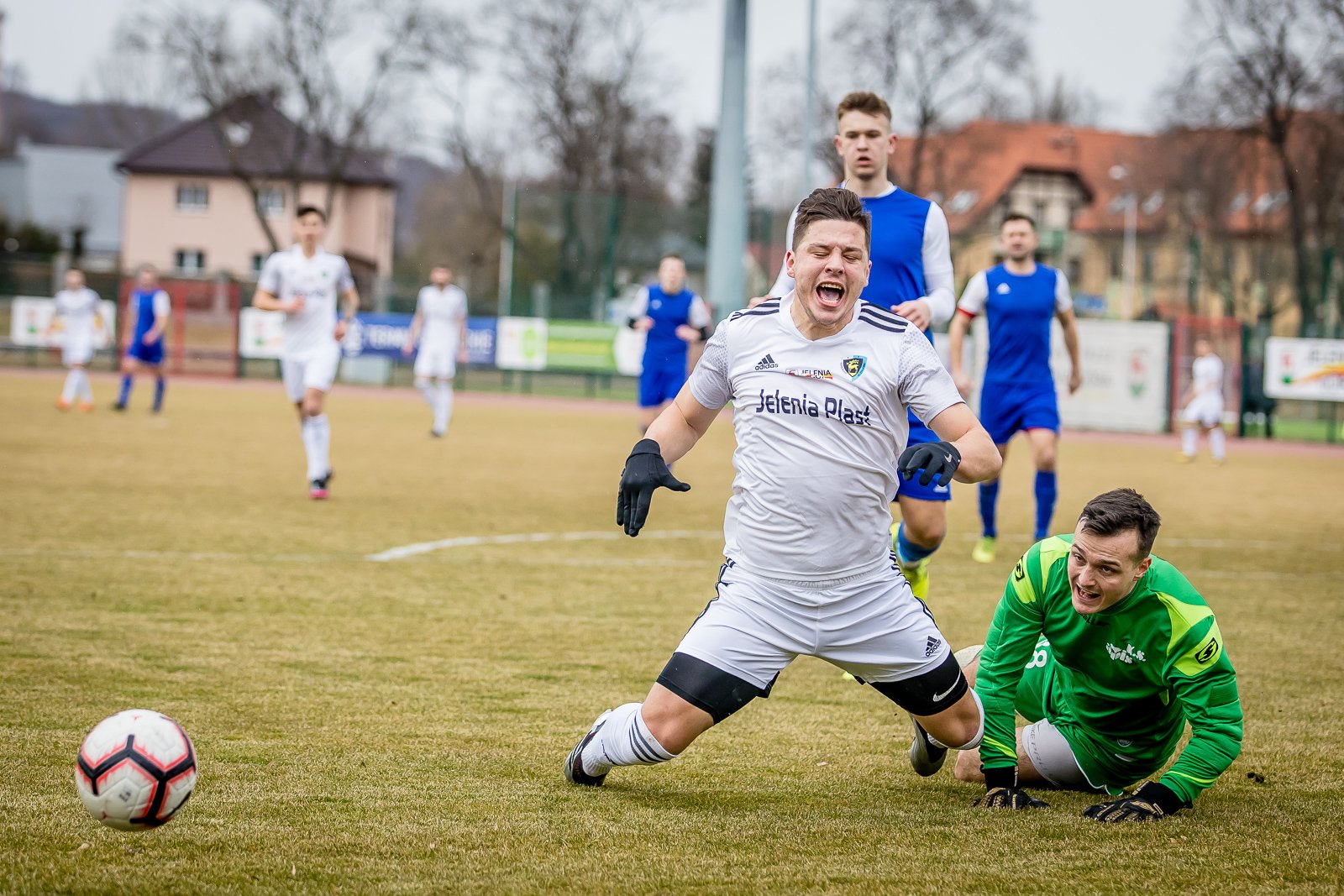 iv-liga-apis-rozbity-95330