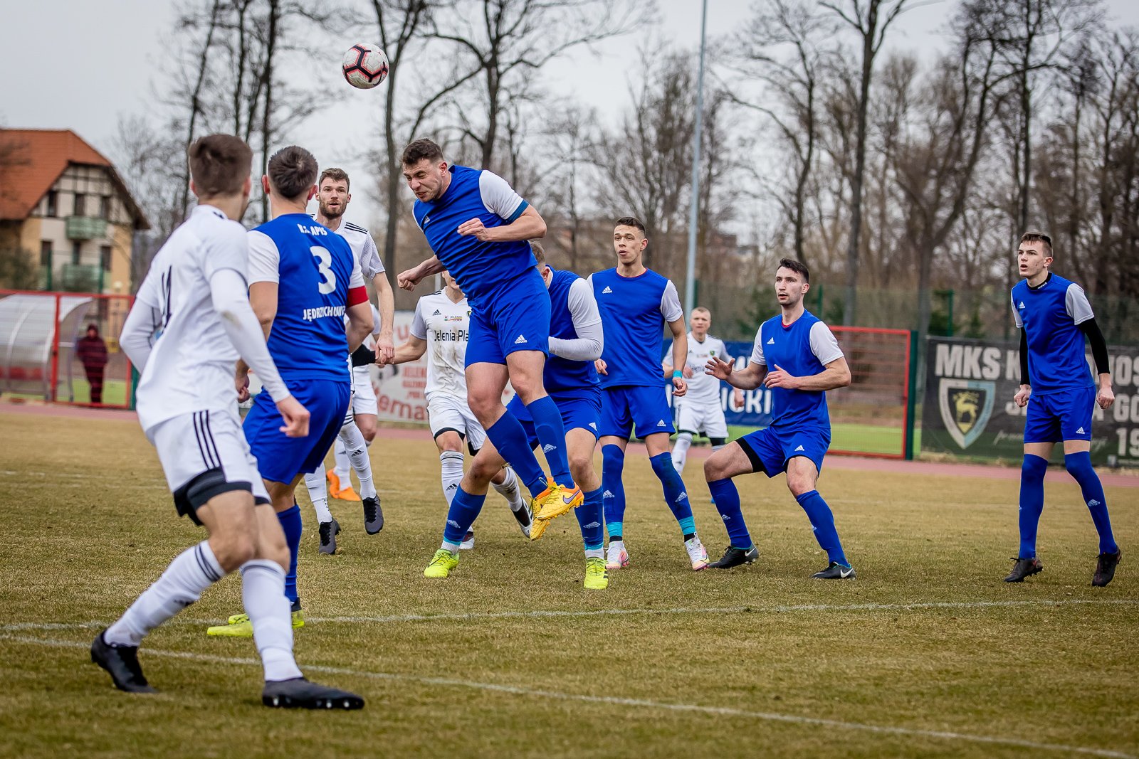 iv-liga-apis-rozbity-95330