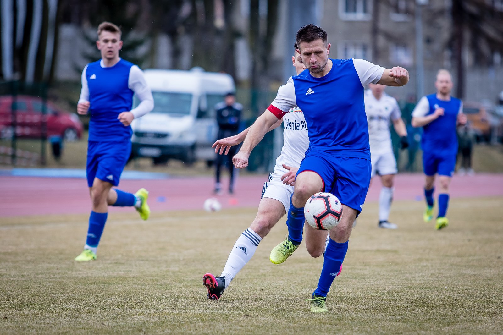 iv-liga-apis-rozbity-95330