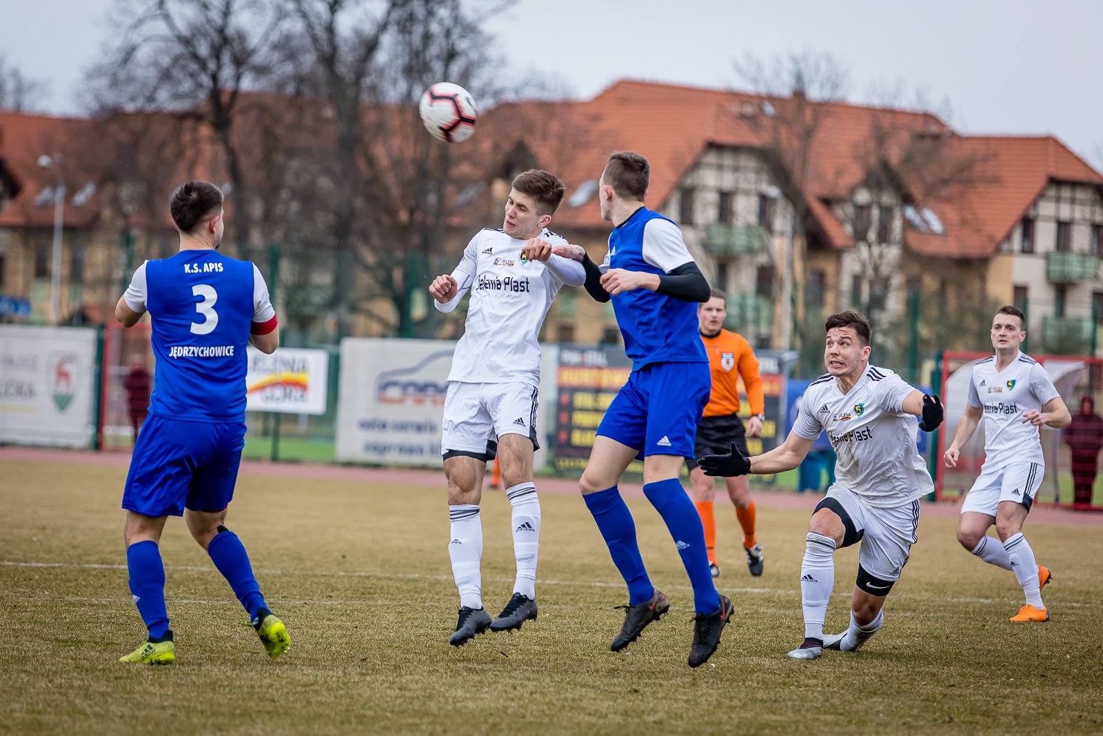 iv-liga-apis-rozbity-95330