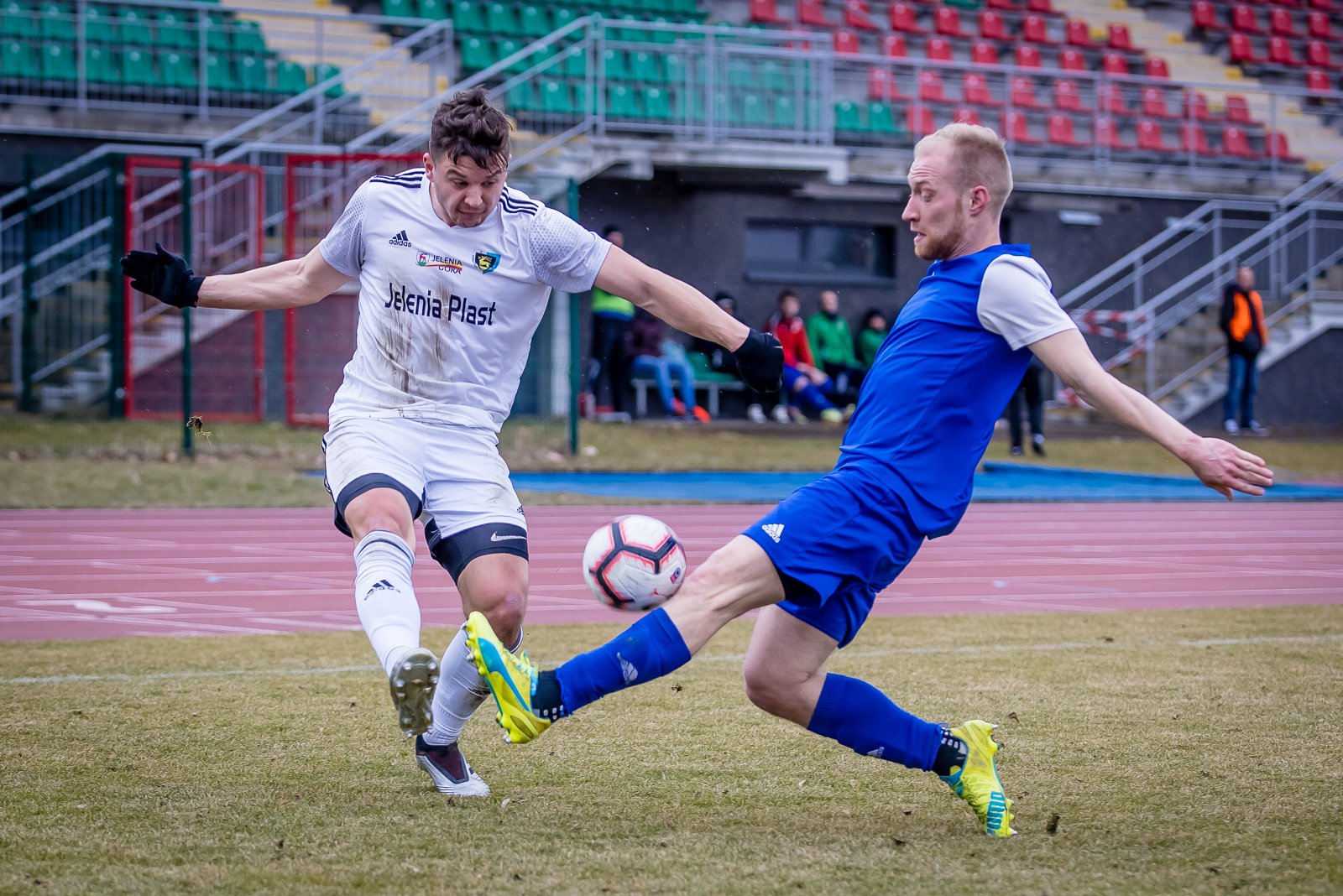 iv-liga-apis-rozbity-95330