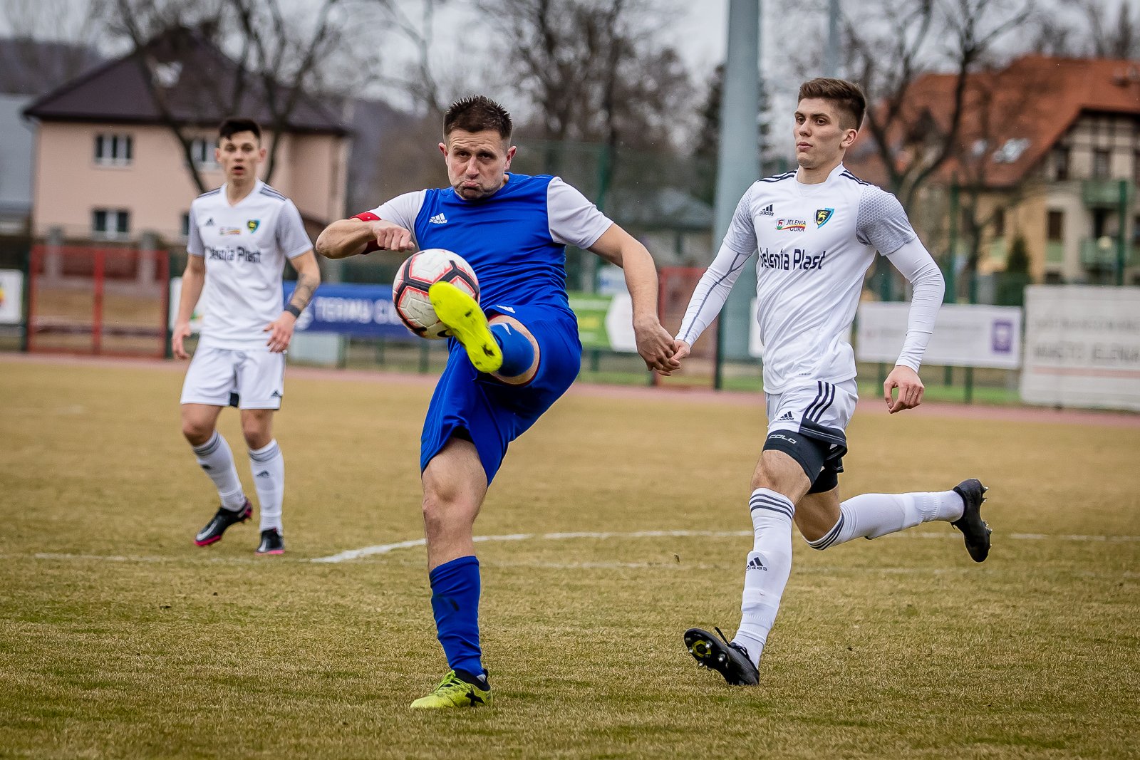 iv-liga-apis-rozbity-95330