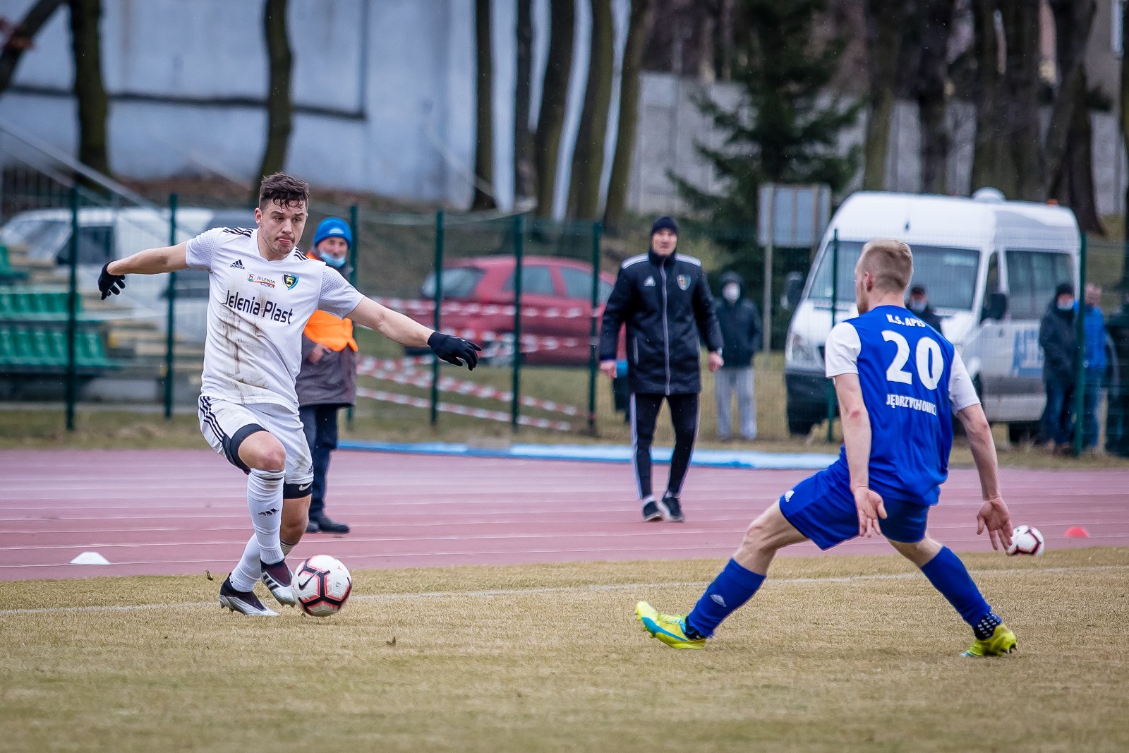 iv-liga-apis-rozbity-95330