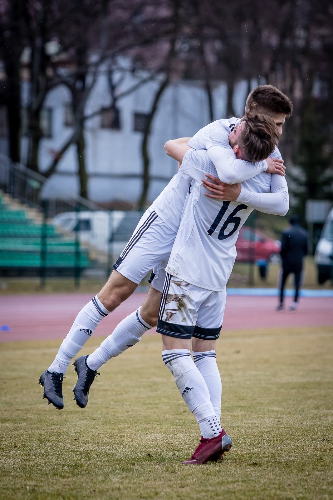 iv-liga-apis-rozbity-95330