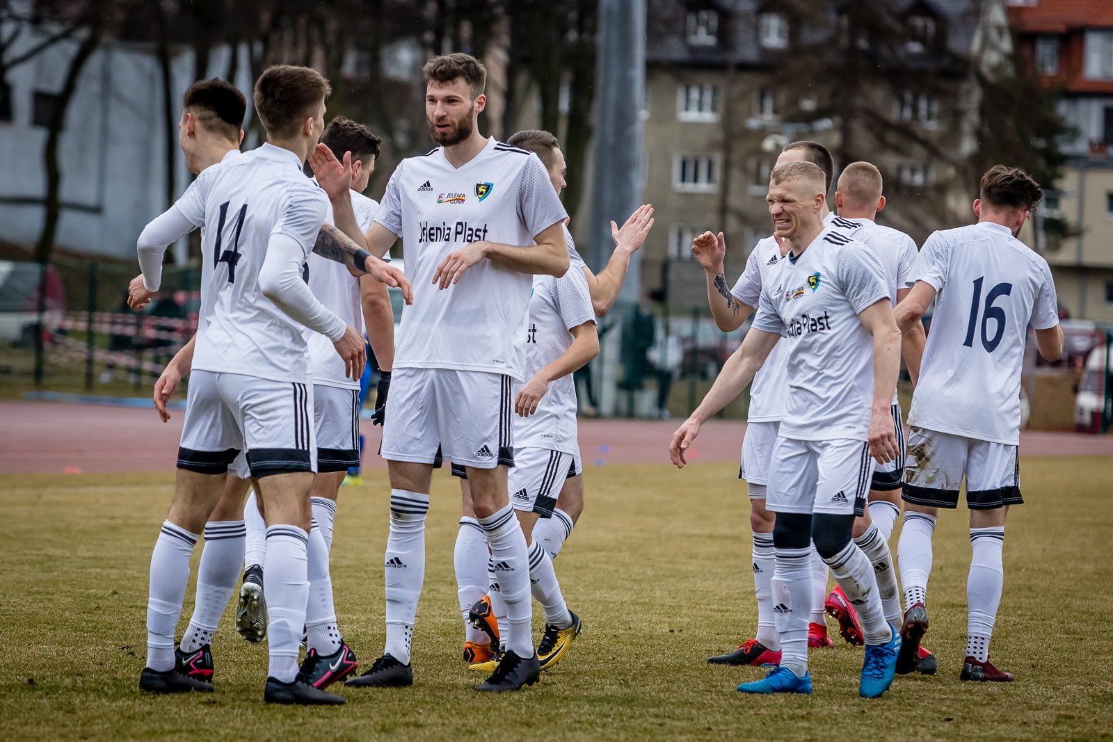 iv-liga-apis-rozbity-95330