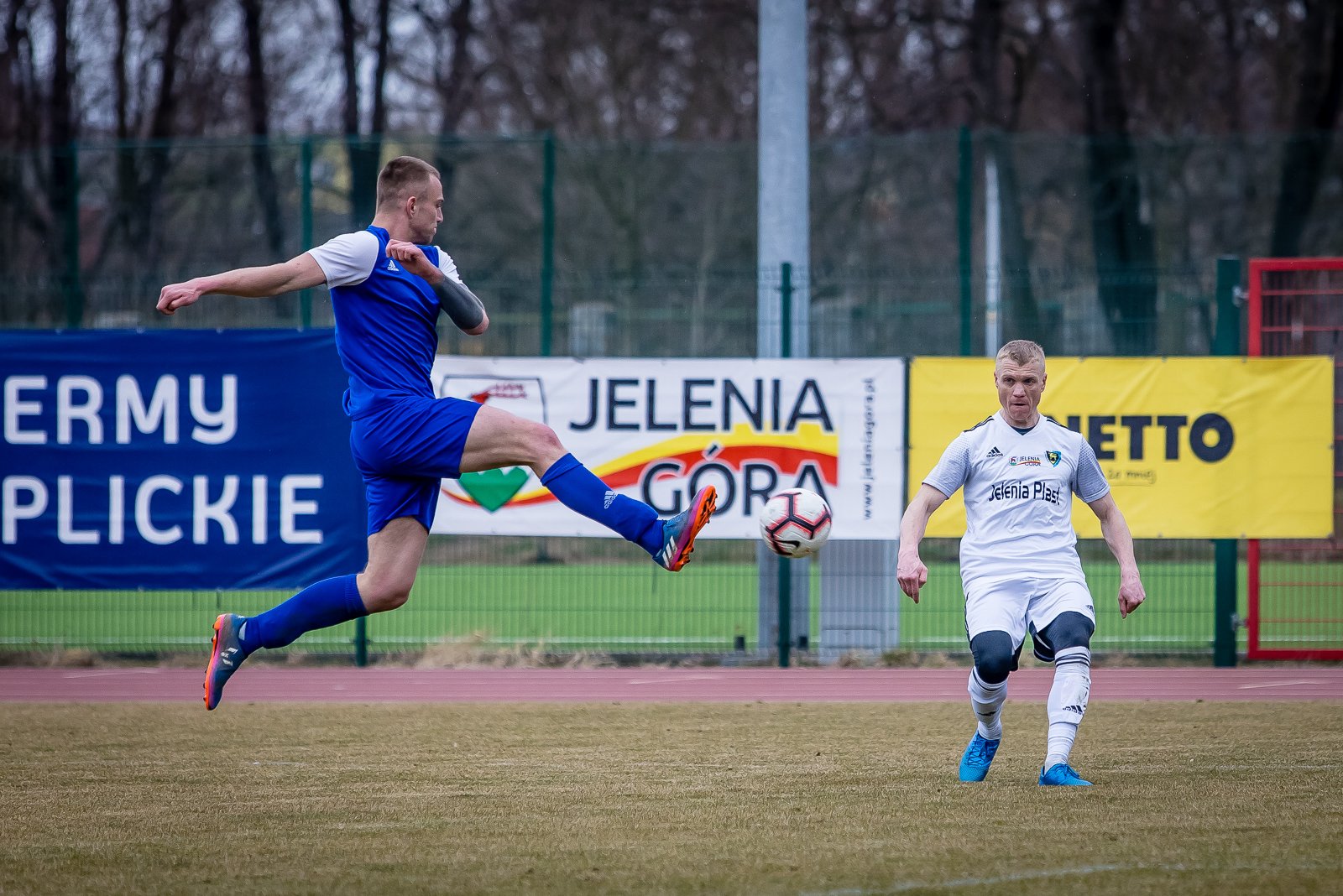 iv-liga-apis-rozbity-95330