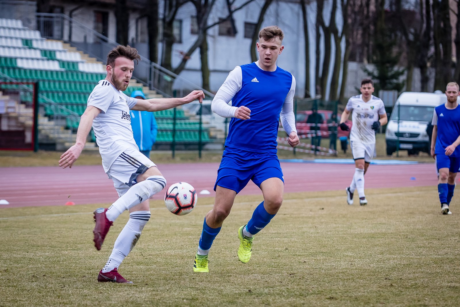 iv-liga-apis-rozbity-95330