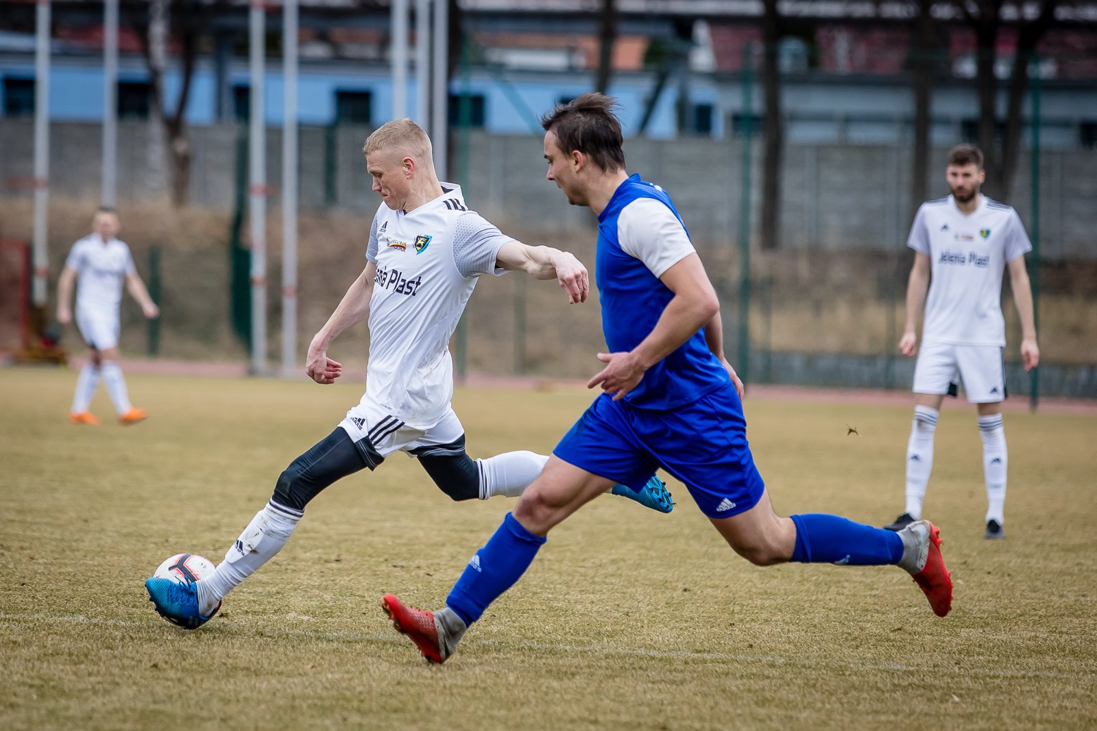 iv-liga-apis-rozbity-95330