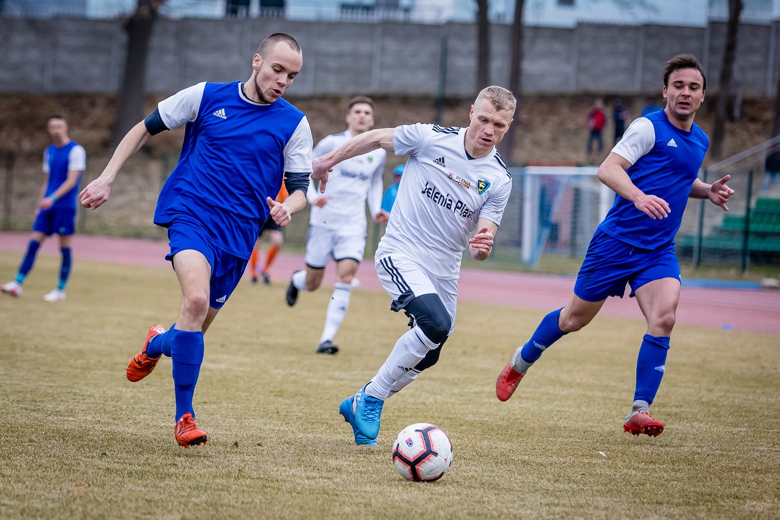 iv-liga-apis-rozbity-95330