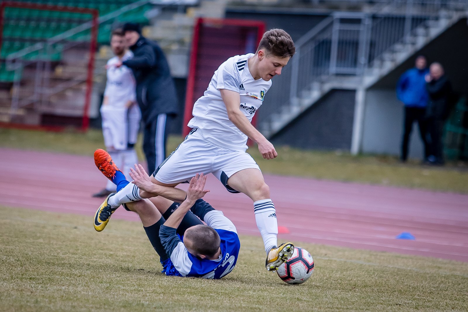 iv-liga-apis-rozbity-95330
