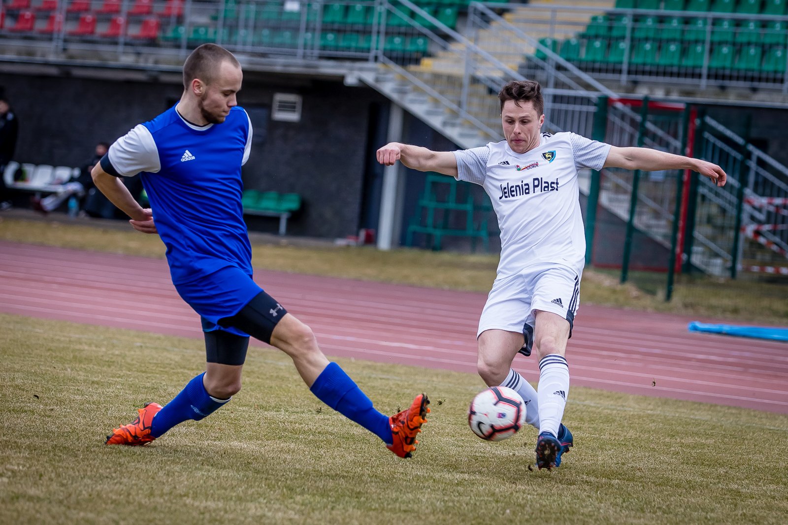iv-liga-apis-rozbity-95330