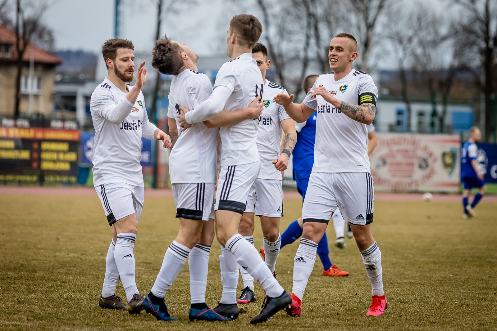 iv-liga-apis-rozbity-95330