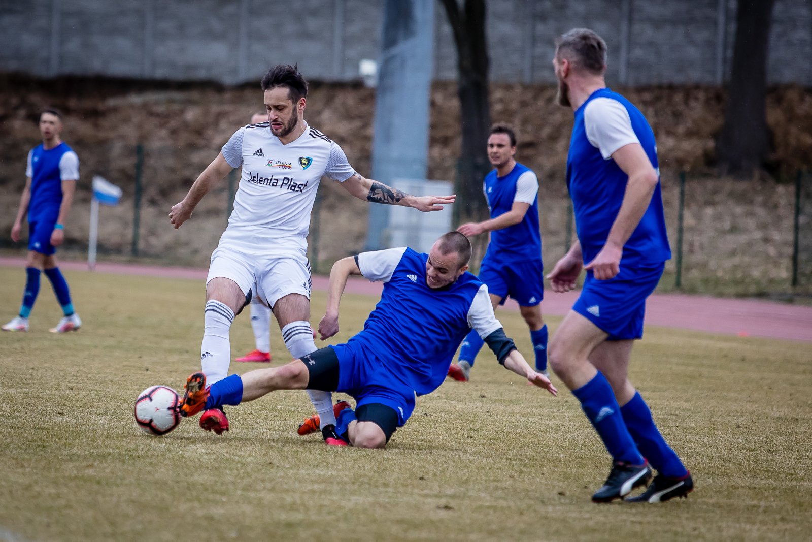 iv-liga-apis-rozbity-95330