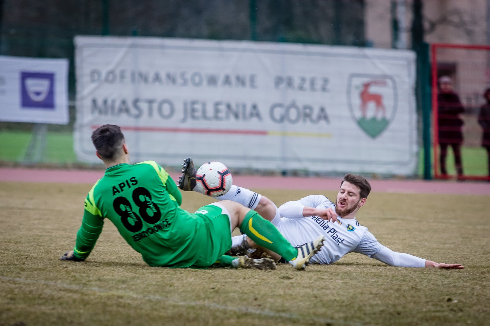 iv-liga-apis-rozbity-95330