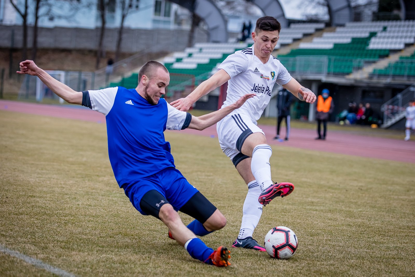 iv-liga-apis-rozbity-95330