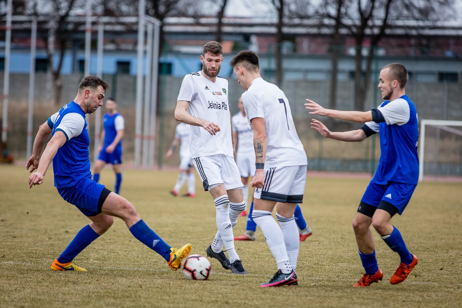 iv-liga-apis-rozbity-95330