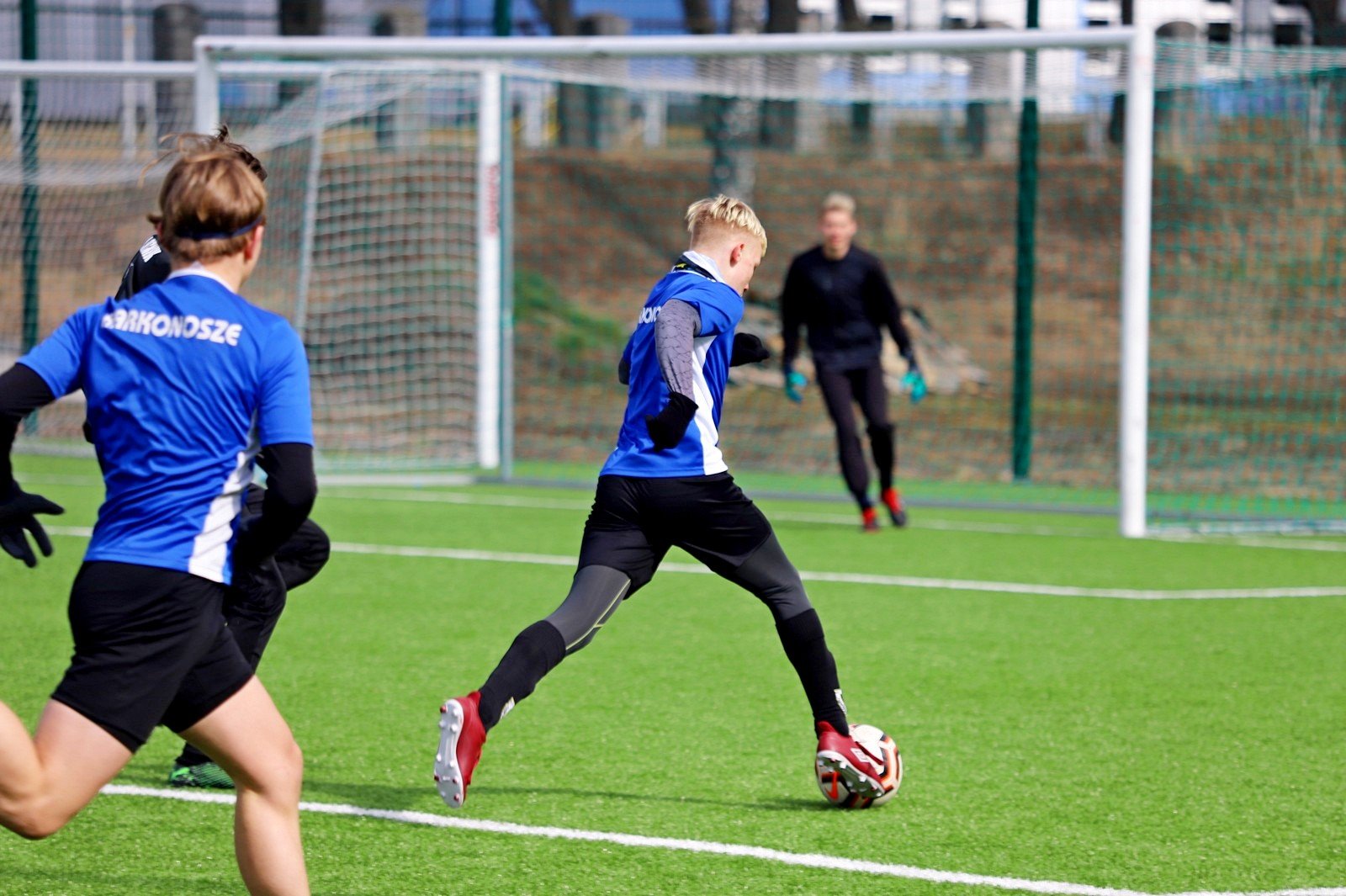 trampkarze-karkonoszy-rozbili-juniorow-lotnika-95387