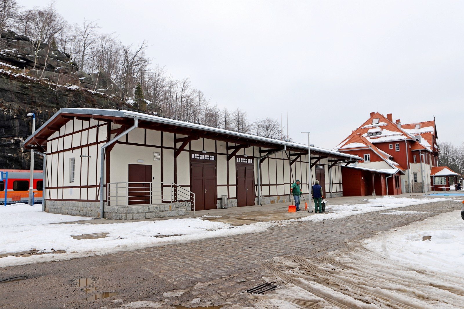 dworzec-oficjalnie-otwarty-95565
