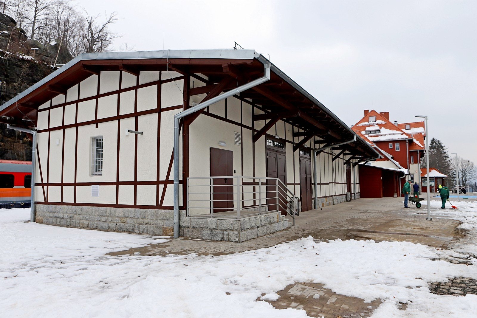 dworzec-oficjalnie-otwarty-95565