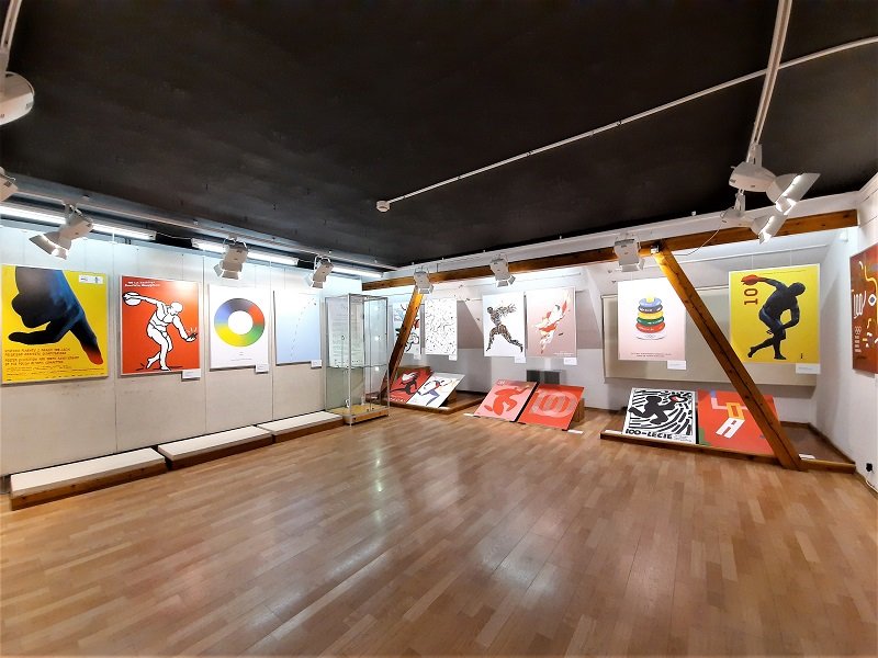wystawa-plakatu-w-muzeum-sportu-i-turystyki-96030